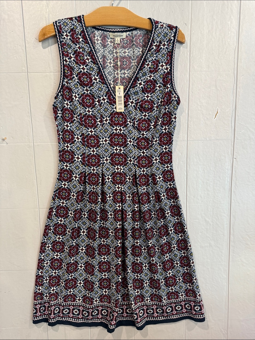 Max Studio NWT Sleeveless V-Neck Mini Dress in Red Navy and White